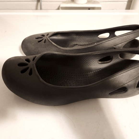 CROCS Flats - Picture 2 of 11